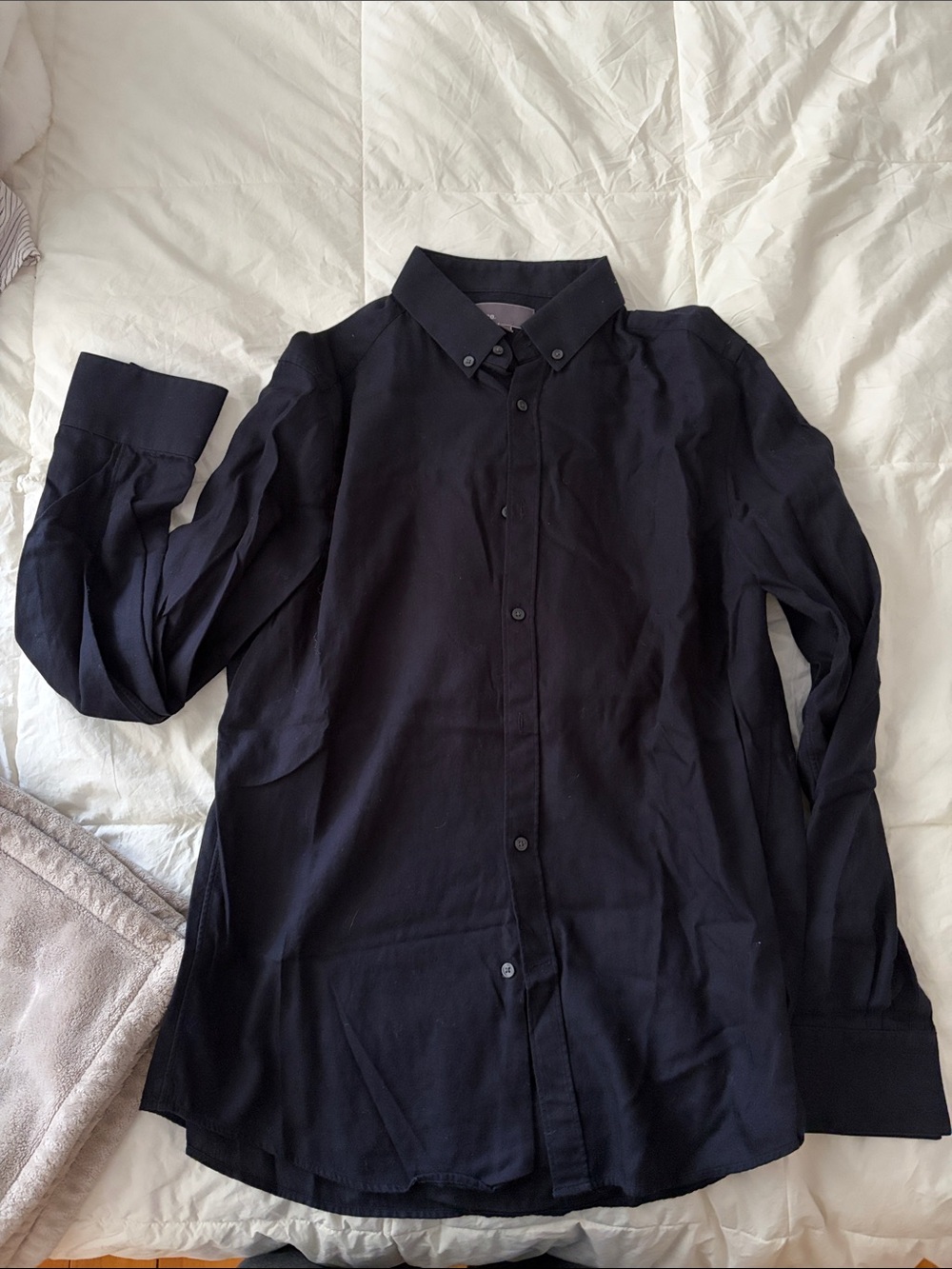 Men's Black Button-Down Long-Sleeve Shirt